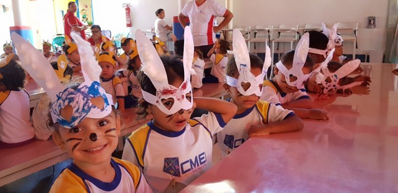 Prefeitura entrega ovos de Páscoa e faz a alegria das crianças.